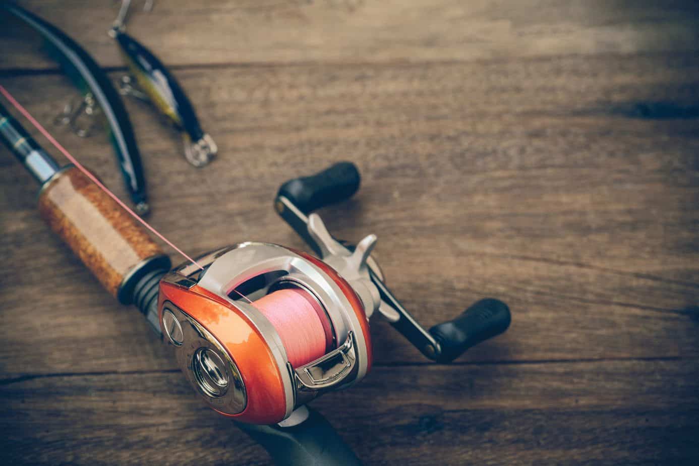 Baitcaster vs Spinning Reel Pros and Cons